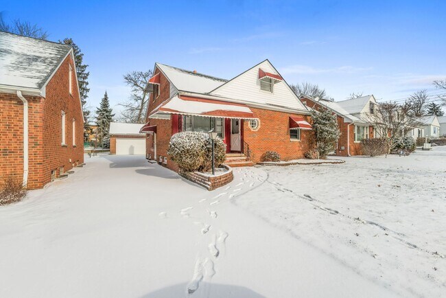 Foto del edificio - 4415 Greenway Rd