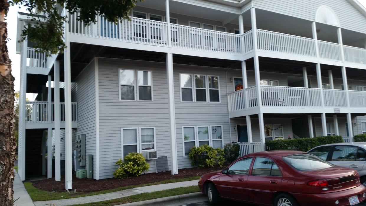 Third Floor Apartment - 5208 Ringo Dr