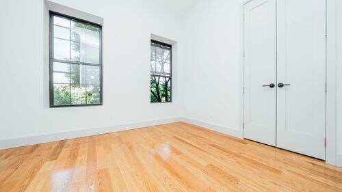 Foto del edificio - 16-75-75 Palmetto St