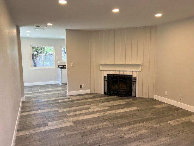 Living Room - 5181 Oxbow Ct