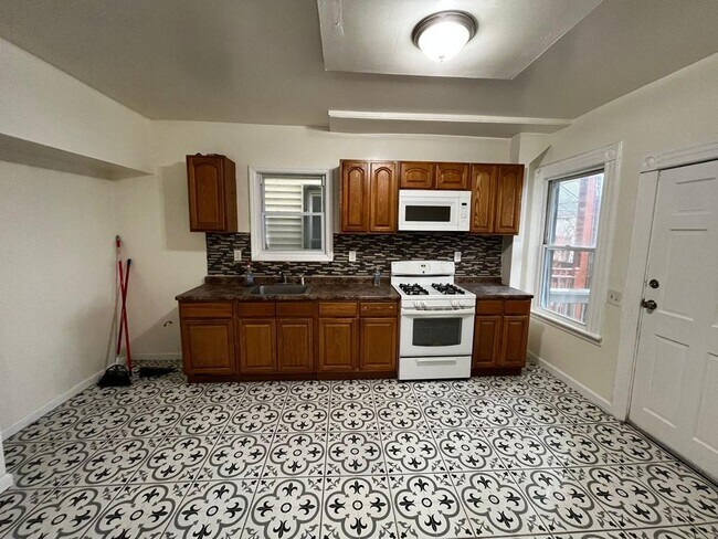 Building Photo - 207 Kearney St