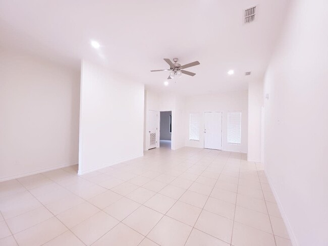 Building Photo - 2206 Durazno Ct