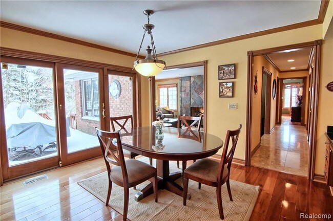 Building Photo - 2845 Meadowood Ln