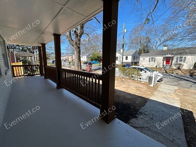 Building Photo - 1328 Sharon St NW
