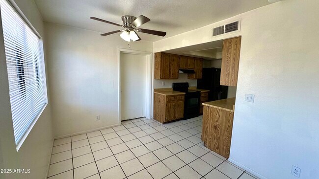 Foto del edificio - 1229 N 84th Pl