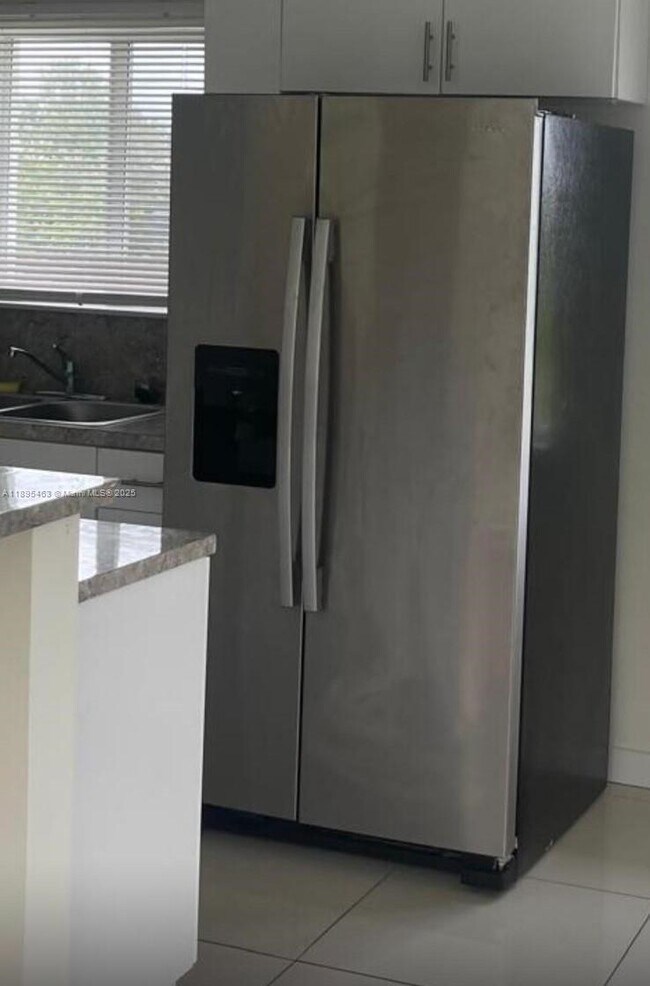 Foto del edificio - 3 bedroom in Miami FL 33147