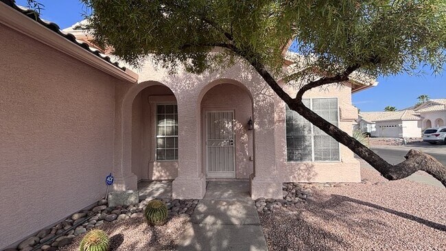 Foto del edificio - Spacious 4BR 2BA Home w/ Mountain-View Patio • Granite Counters • 2-Car Garage in Tucson