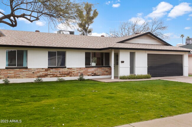 Foto del edificio - 4115 W Lawrence Ln