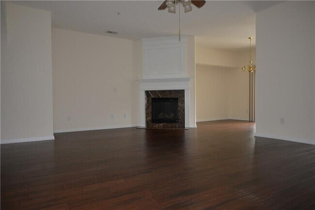 Foto del edificio - 115 Primrose Dr