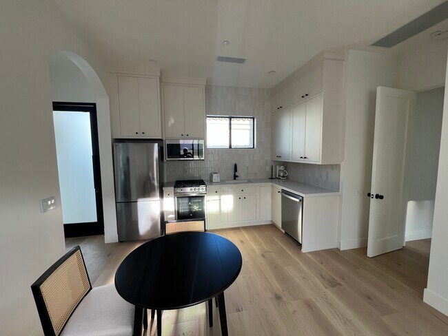 Foto del edificio - 78641 Deacon Dr E