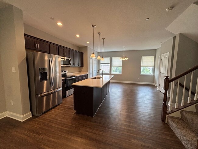 Foto del edificio - Stunning 3 Bed Townhome with 2 Car Garage in Washington!