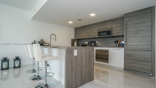 Foto del edificio - 3 br, 2.5 bath Condo - 400 Sunny Isles Blv...