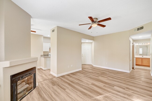 Building Photo - 1050 E Cactus Ave