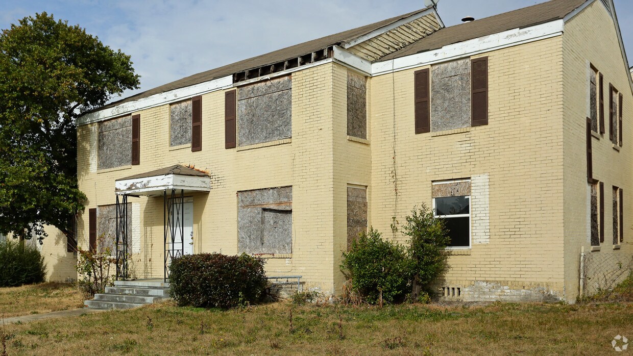 Primary Photo - Community Gardens