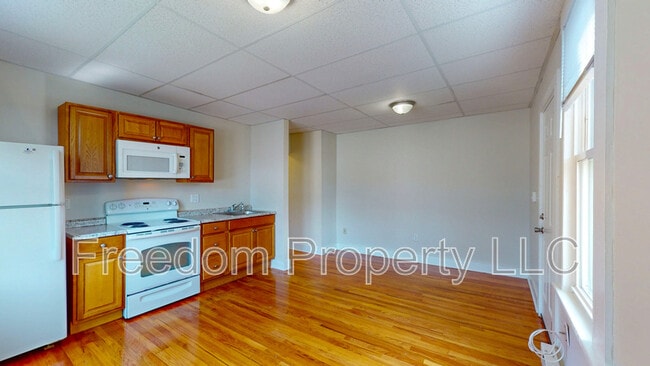 Foto del edificio - 242 N Main St