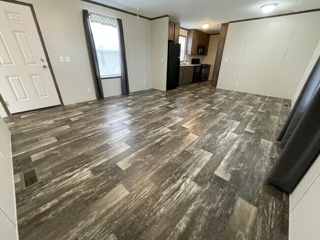 Foto del edificio - 16035 Villaire Ave