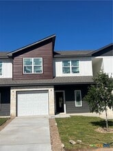 Building Photo - 1826 Royal Loop