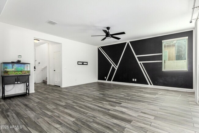 Foto del edificio - 2249 W Betty Elyse Ln