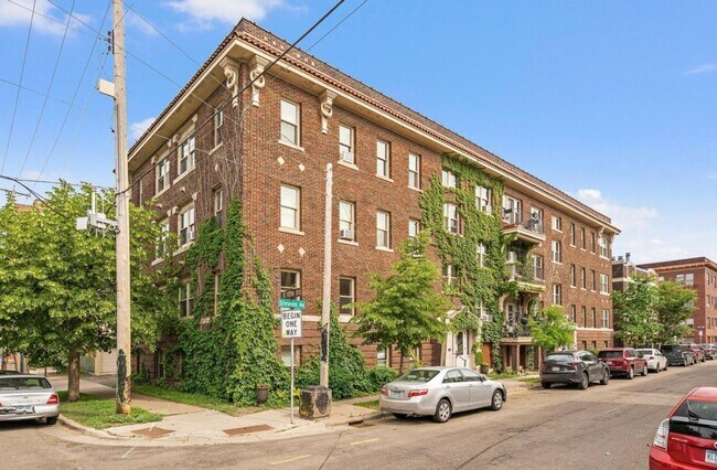 Foto del edificio - Charming 2BR Condo in Minneapolis
