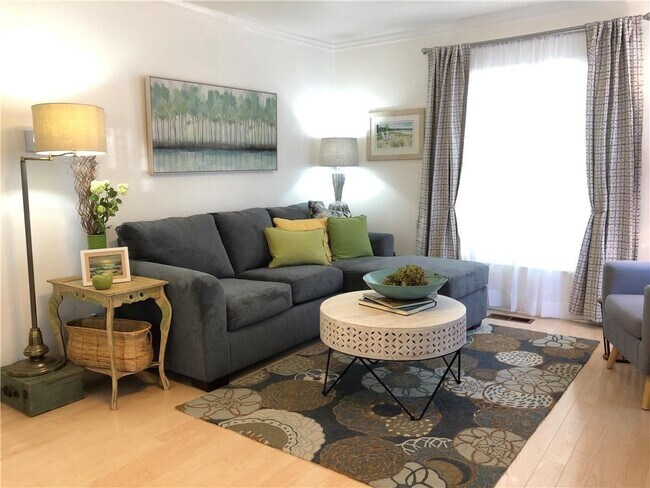 Foto del edificio - 503 E Walnut St
