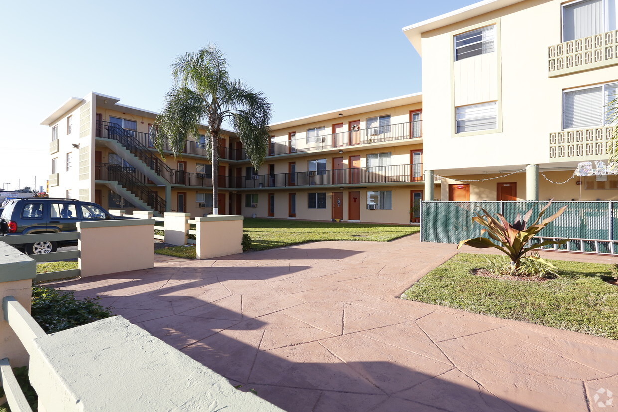 Building Photo - Renedo Apartments
