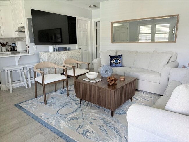 Building Photo - 130 N Collier Blvd