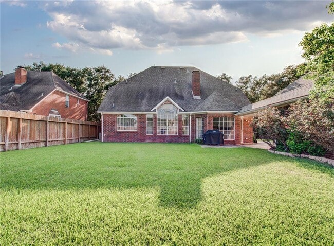 Building Photo - 2735 Oakland Dr