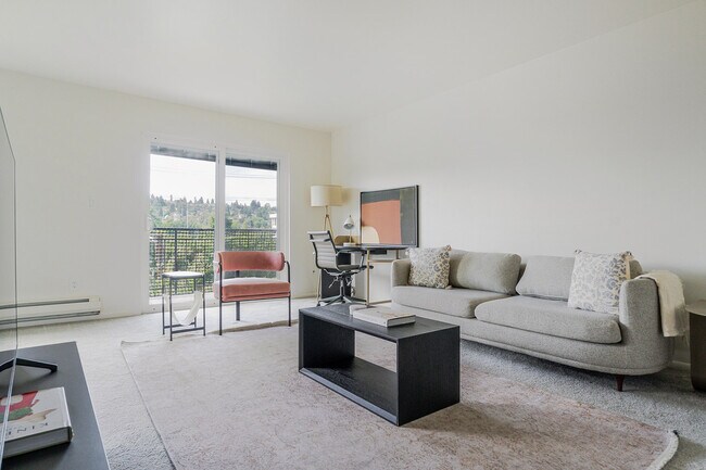 Building Photo - 2850 15th Ave W