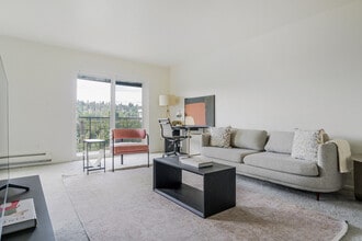 Building Photo - 2850 15th Ave W