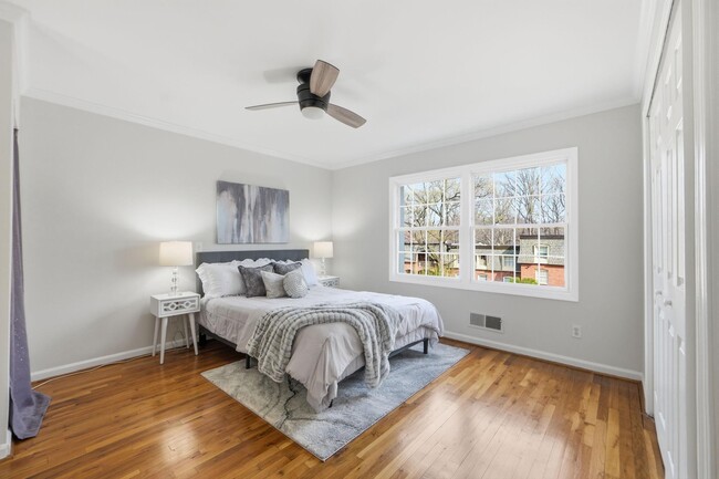 Foto del edificio - 8230 Carrleigh Pkwy