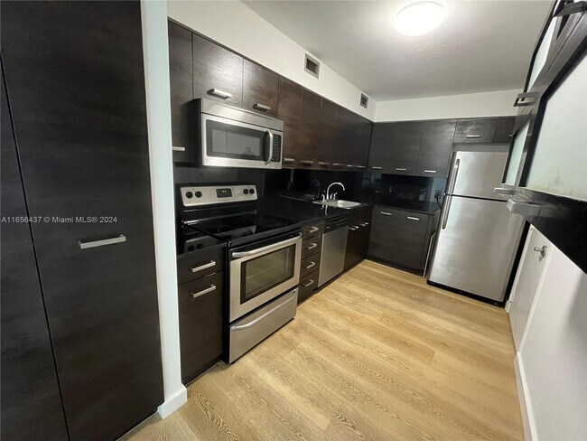 Foto del edificio - 6770 Indian Creek Dr