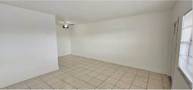 Foto del edificio - 230 SW 11th Ave