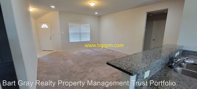 Foto del edificio - 4 br, 2 bath House - 6733 Red Oak Lane