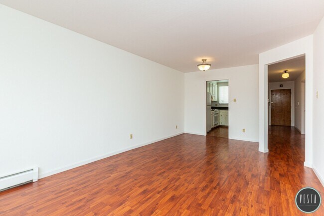Building Photo - CHARMING 2BD IN PARKSIDE NEIGHBORHOOD NEAR...