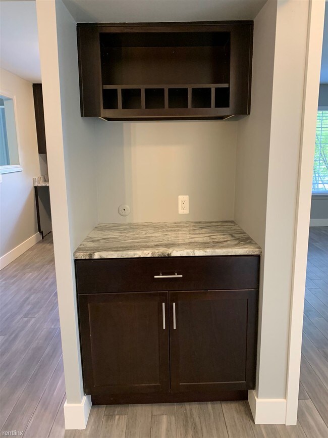Building Photo - 1 br, 1 bath Condo - Hampton Condominiums - 7
