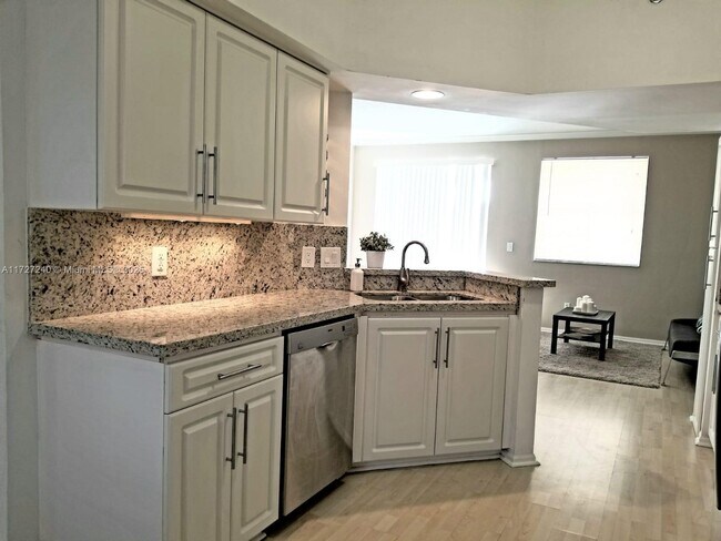 Foto del edificio - 3215 NE 184th St