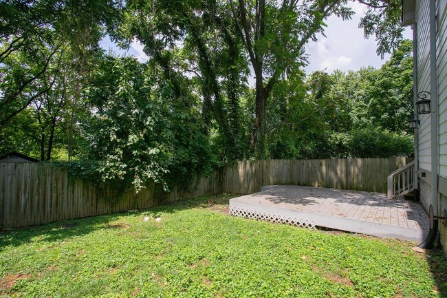 Building Photo - Beautiful Home in Nashville!