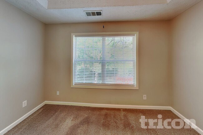 Foto del edificio - 1455 Enchanted Forest Dr