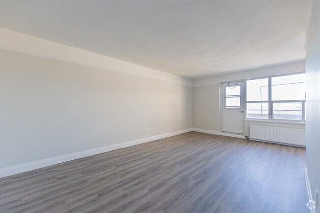 2 chambres, 1 salle de bain - 89 m² - Salon - 121 Minerva Ave