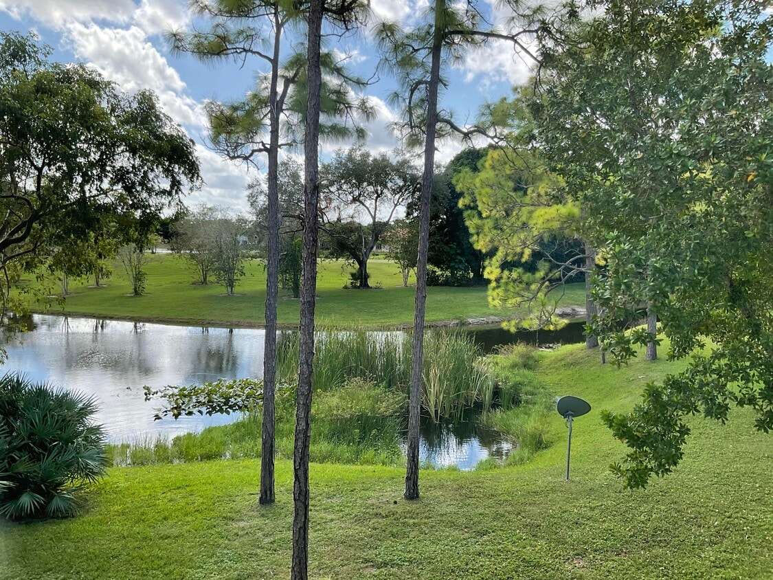 1408 Palm Beach Trace Dr, Royal Palm Beach, FL 33411 Condo for Rent