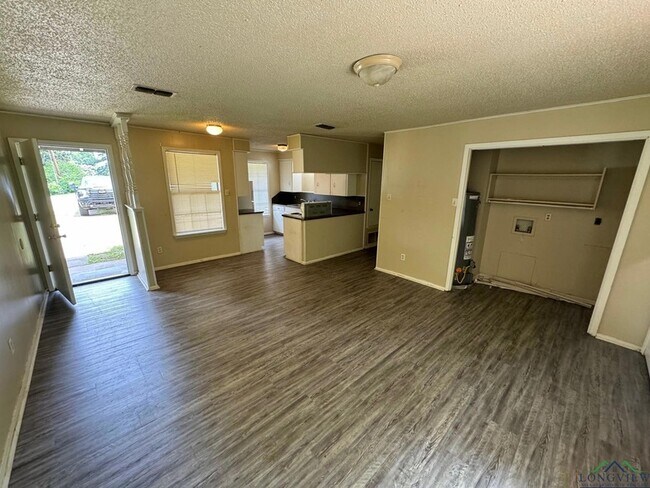 Building Photo - 603 Circle Drive