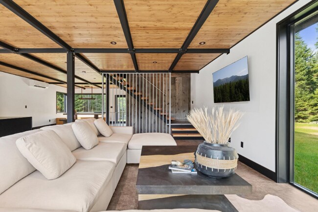 Foto del edificio - 172 E Many Lakes Dr