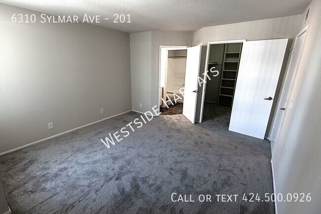 Foto del edificio - 6310 Sylmar Ave
