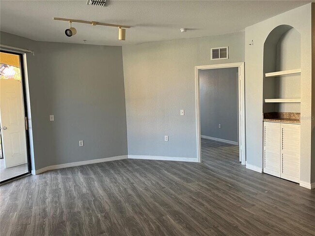 Foto del edificio - 6157 Metrowest Blvd