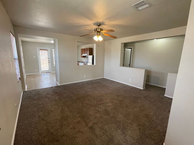Building Photo - Charming Home in Bradbury Court!