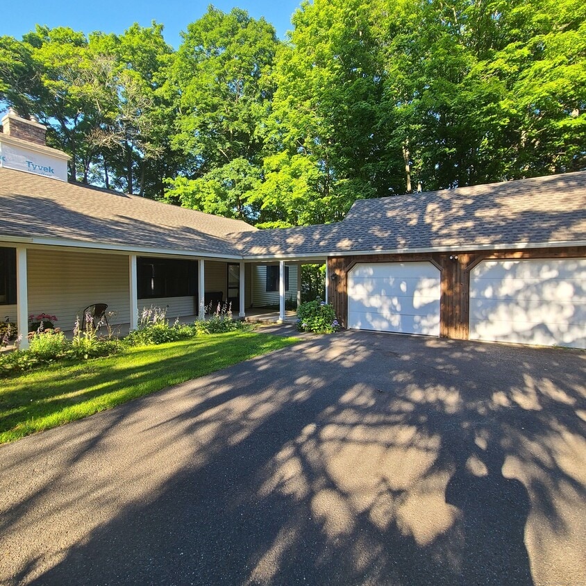 Primary Photo - 60 Westwood Rd