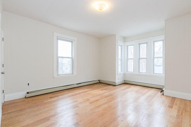 Building Photo - 27 Pinckney St