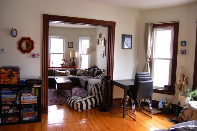 Building Photo - 14 Cottage Ave