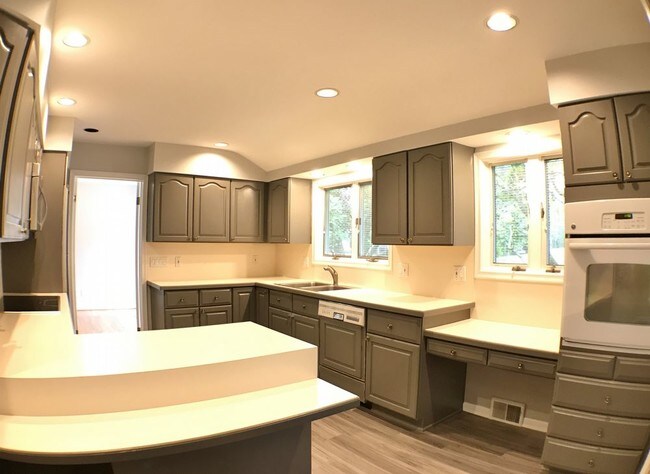 Building Photo - 272 Applewood Ln