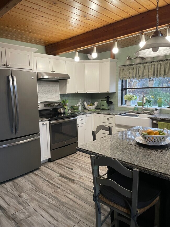 Building Photo - 8 Waterville Cir